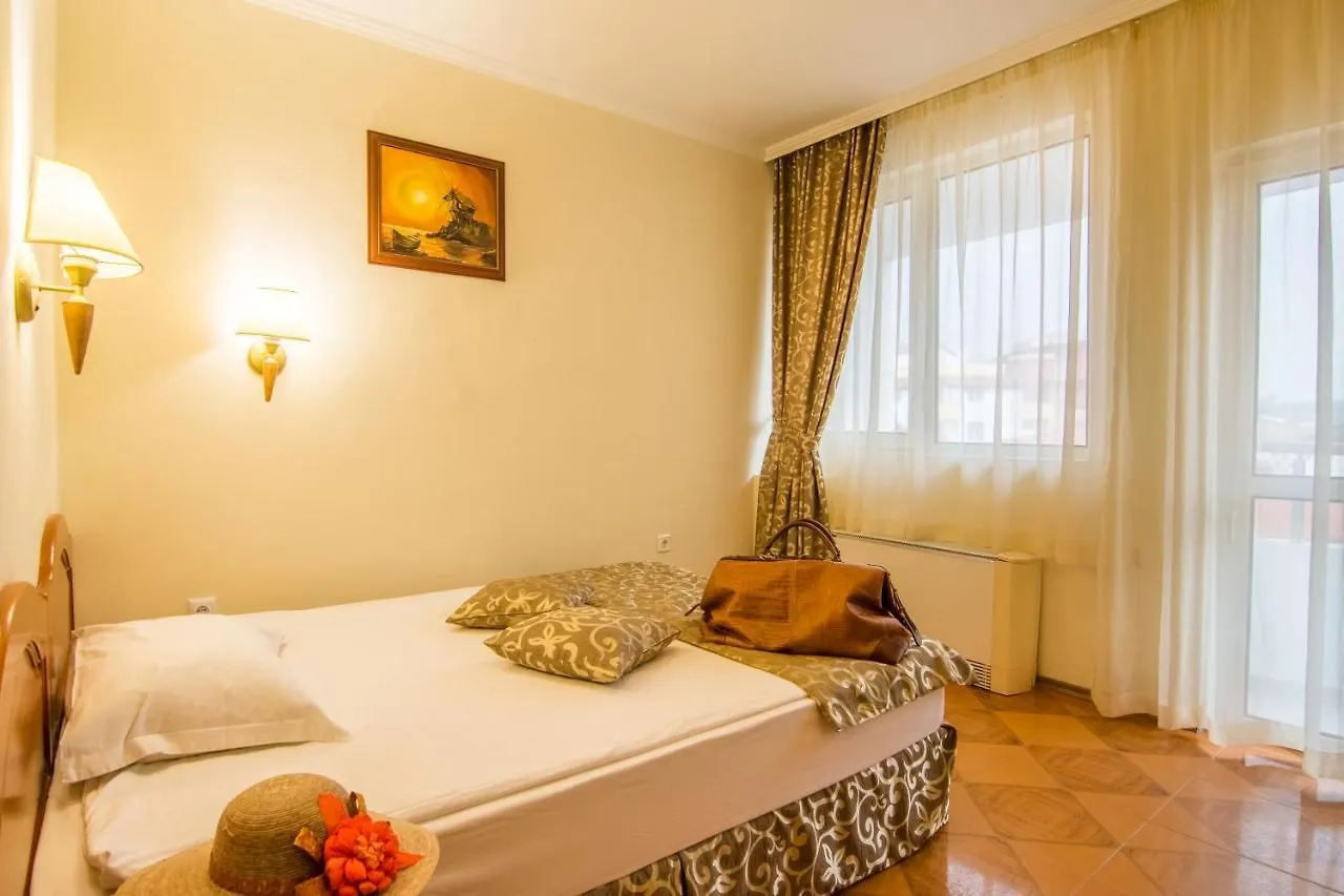 Hotel Villa List Sozopol 4*,